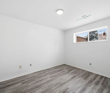 For Lease - 10 Flavelle Crescent, Kawartha Lakes, Ontario - Photo 4