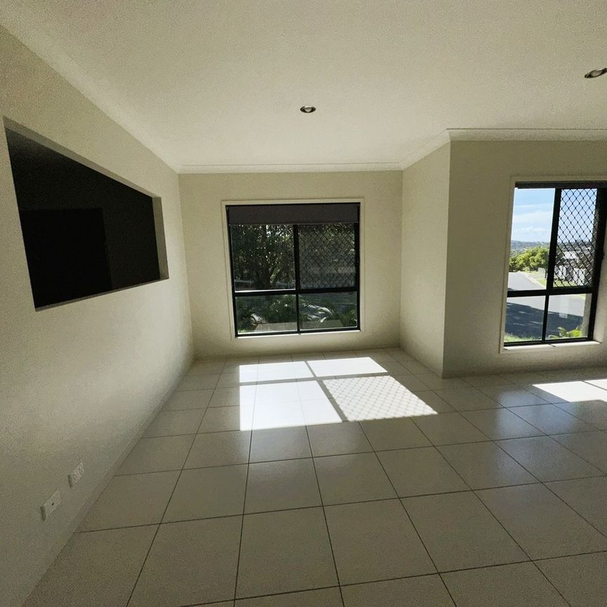 4 Bedroom Home in Quiet Pacific Pines Location! - Photo 1