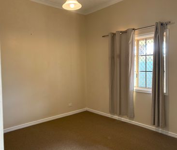 Burt Street Cottage - Photo 1