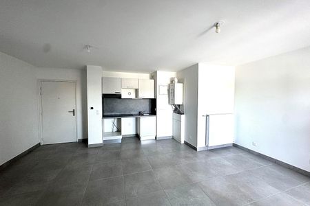 APPARTEMENT 3 PIECES DE 57 m2 AVEC LOGGIA ET PLACE DE PARKI - Photo 4