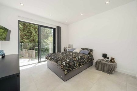 Kingswood Creek, Wraysbury, TW19 - Photo 3