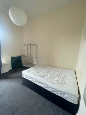 4 Bed Flat, Otago Street, G12 - Photo 2