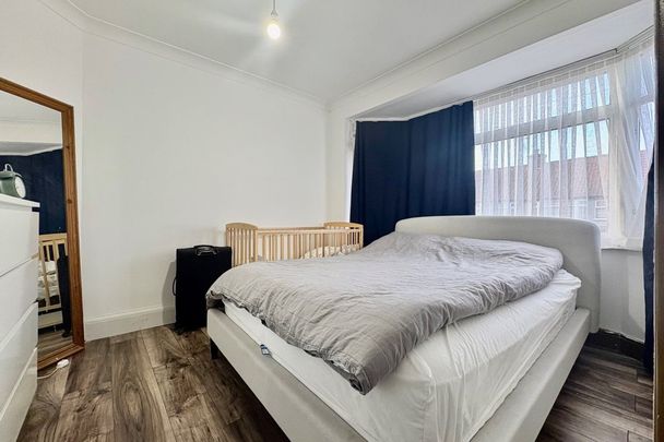 River Avenue, HODDESDON - Photo 1