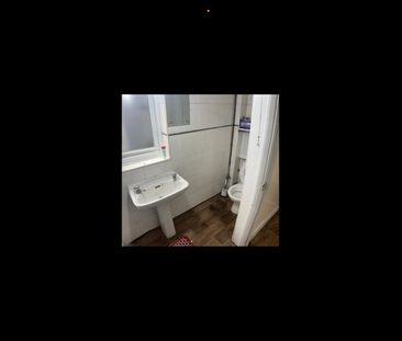 Room in a Shared House, High Road, NW10 - Photo 2