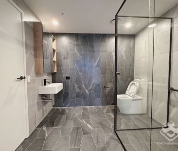 Two Bedroom Apartment in Prime Newstead Location - Photo 4