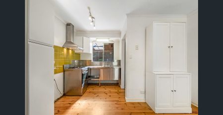 Low maintenance living in popular locale - Photo 4