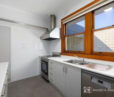 CHARMING & CENTRAL HOME - Photo 1