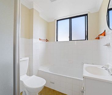 Perfectly Located Two Bedroom Apartment - Photo 4