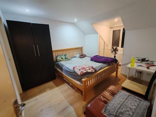 1 bedroom in a house share to rent - Photo 1