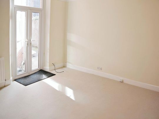 2 bedroom Flat To Let Total Size: 743 SQ FT - Photo 1