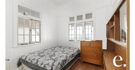 Charming Queenslander on Large 736m² Block - Quiet Street Living - Photo 5