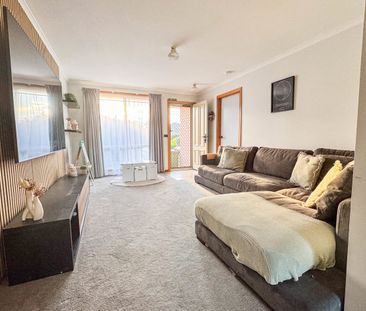 Refreshed Two-Bedroom Unit Just a Short Walk from Pakenham Main Street - Photo 1