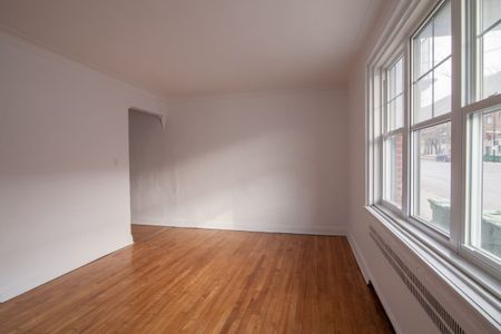 4745 Queen Mary Road - Photo 4