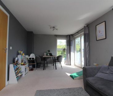 2 bedroom flat to rent - Photo 2