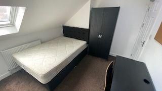 1 bedroom in a house share to rent - Photo 3