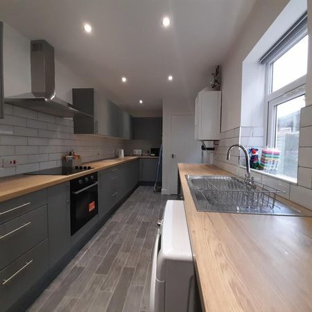 1 bedroom in a house share to rent - Photo 4