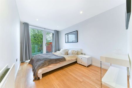 A light and bright two bedroom apartment on Nine Elms. - Photo 5