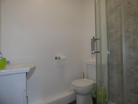 1 bedroom in a house share to rent - Photo 5