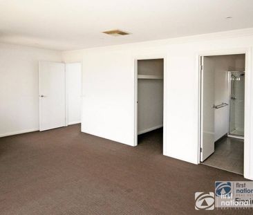 Five bedroom beauty - Photo 1