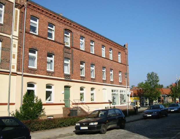 Modernisierte, geräumige Wohnung im Erdgeschoss mit hellem Duschbad - Foto 1