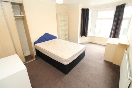 4 bedroom flat to rent - Photo 3