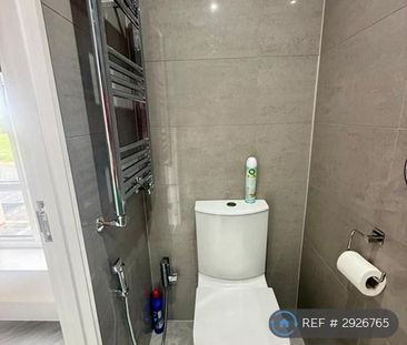 6 bedroom semi-detached house to rent - Photo 3