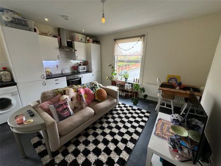 2 Bedroom Flat / Apartment - Cambridge Road, Southampton - Photo 4