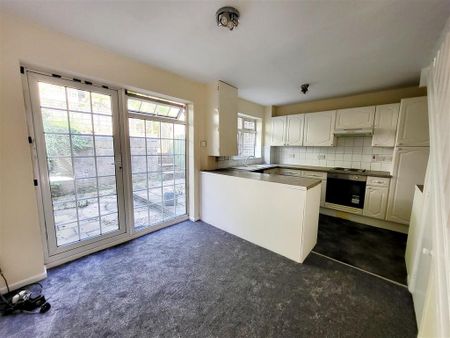 3 bedroom semi-detached house to rent - Photo 5