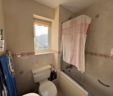 Matthews Drive, Crawley, Maidenbower - Photo 5