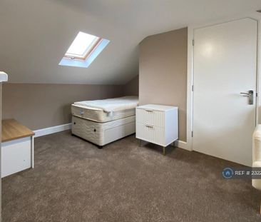 3 bedroom semi-detached house to rent - Photo 6