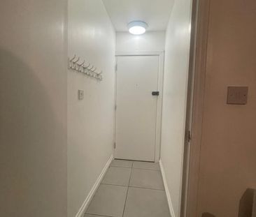 1 Bed Flat, Station Parade, IG11 - Photo 4