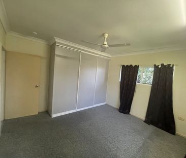 Tidy two bedroom unit - Photo 3