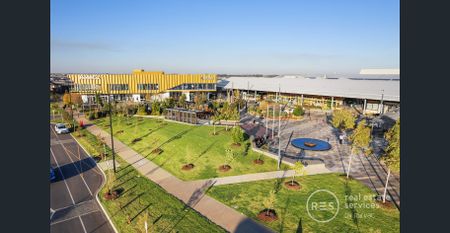 Beautifully Appointed Home in Thriving Aintree Community - Photo 2