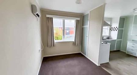 LEVINB - 3 BEDROOMS - Photo 2