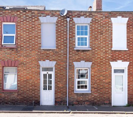 Albert Street, GL50 4HS - Photo 3