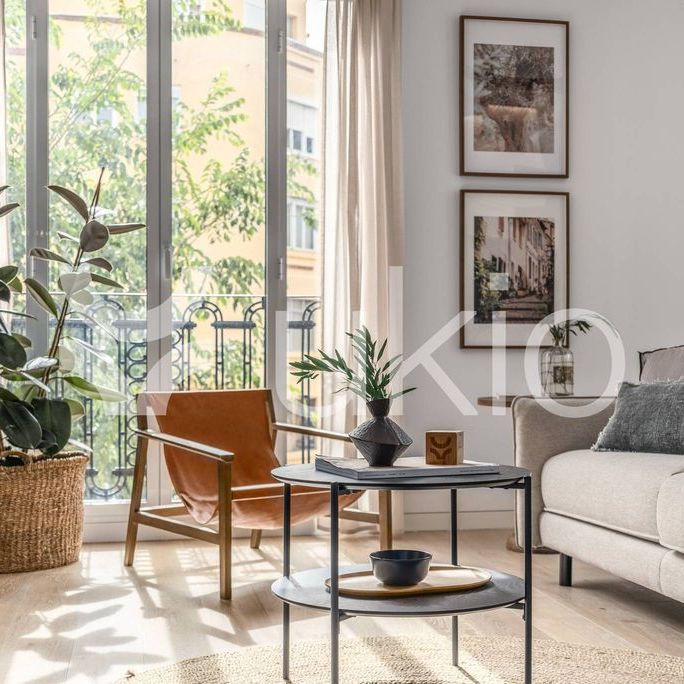 5 room luxury Flat for rent in Madrid, Community of Madrid - Photo 1