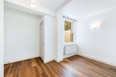 A superb two bedroom apartment set within a beautiful period building. - Photo 3