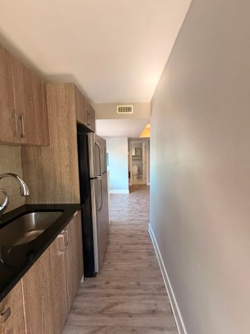 139 Henderson Ave unit 6 - Photo 5
