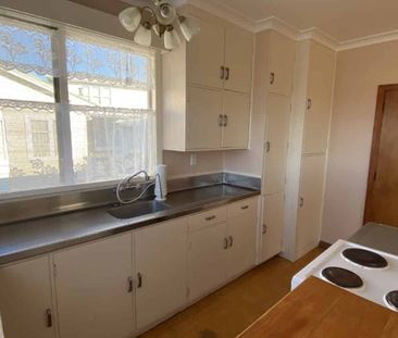 THREE BEDROOMS - HOKOWHITU - Photo 3