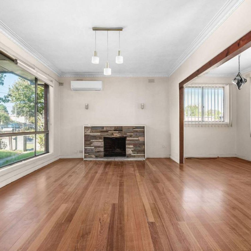 IDEAL PARKDALE SCHOOL LOCATION | LARGE YARD | WELL MAINTAINED HOME - Photo 1