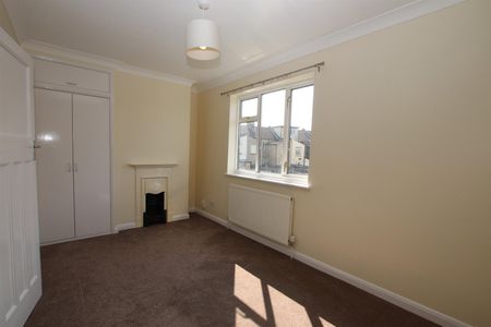 2 bedroom Terraced House to let - Photo 2