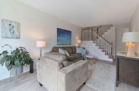 For Lease - 4302 Shelby Crescent, Mississauga, Ontario - Photo 3