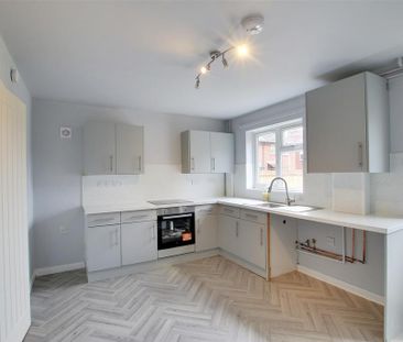 2 bedroom end of terrace house to rent - Photo 5