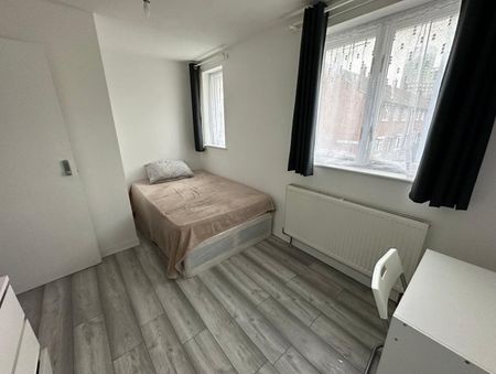 Room in a Shared House, Priory Street, E3 - Photo 3