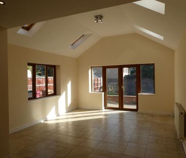 4 bedroom detached house to rent - Photo 6