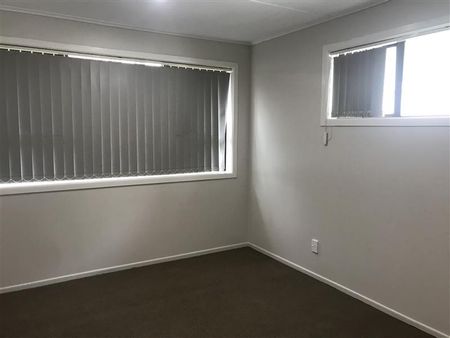 NEW WINDSOR, 4 BEDROOMS - Photo 4