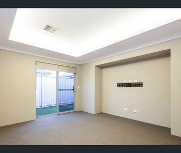 Spacious 4-Bedroom Family Home with Theatre Room & Solar Panels - Photo 2