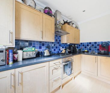 Leacroft, Staines-upon-Thames, Surrey,TW18 - Photo 1