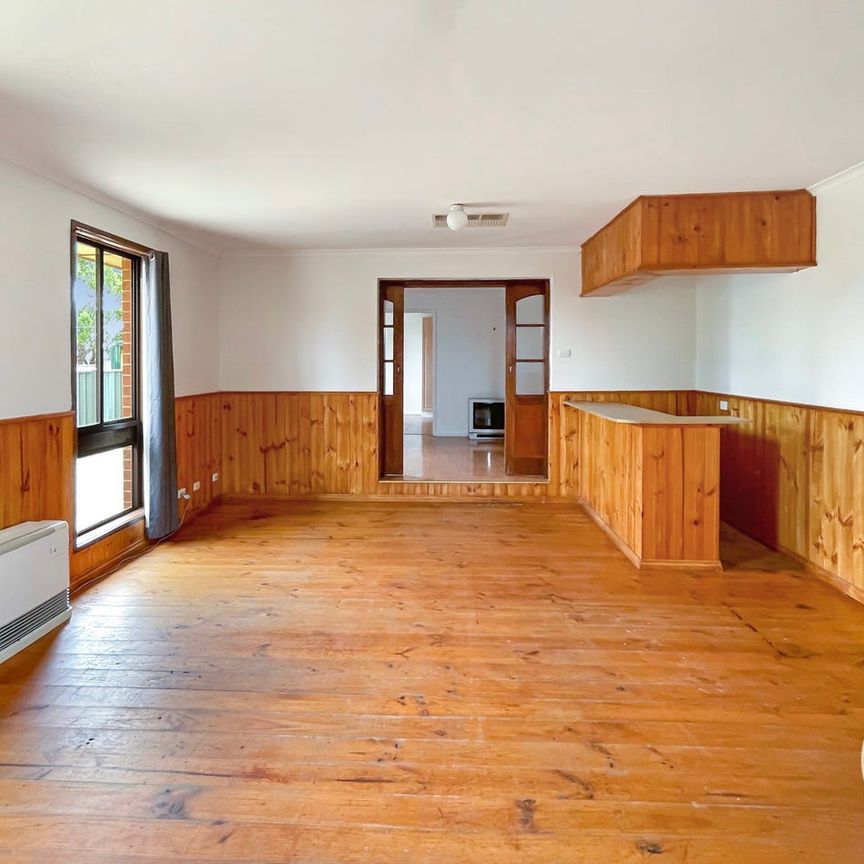 SPACIOUS FAMILY LIVING IN A CONVENIENT SEBASTOPOL LOCATION - Photo 1