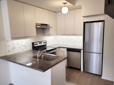 For Lease - 300 Alex Gardner Circle Unit# 47, Aurora, Ontario - Photo 3